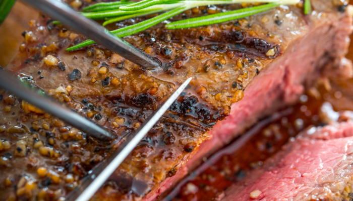 bife a cavalo com aspargos