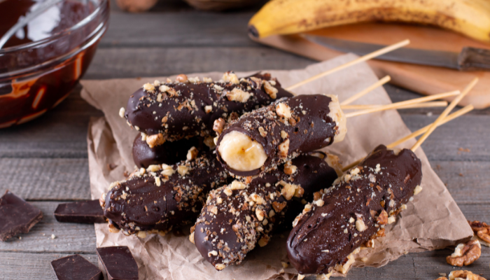 Banana com chocolate no palito - Blog Alhocomalecrim