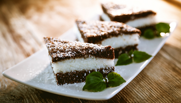 Bolo de Chocolate com Coco - Blog Alhocomalecrim