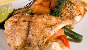 Peixe assado com legumes - Blog Alhocomalecrim