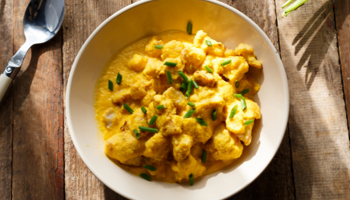 Frango ao Curry e Coco - Blog Alhocomalecrim