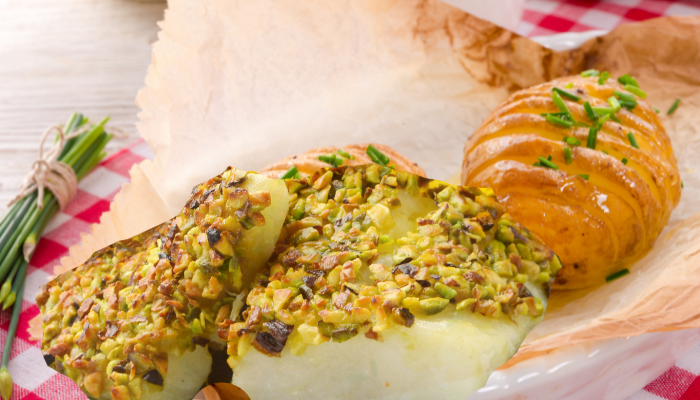 Lombo de Bacalhau com crosta de pistache - Blog Alhocomalecrim