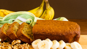 Pão de banana com castanhas - Blog Alhocomalecrim