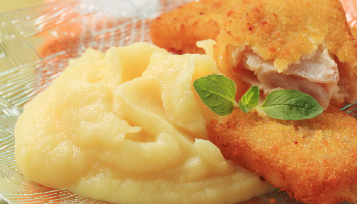 Frango Empanado com Purê - Blog Alhocomalecrim