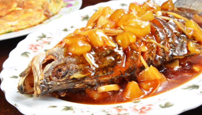 Peixe frito com molho agridoce - Blog Alhocomalecrim