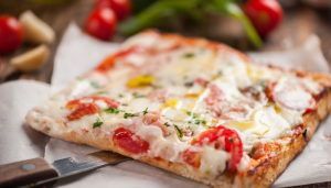 Pizza rápida com pão - Blog Alhocomalecrim