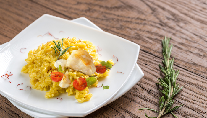 Risoto de açafrão com robalo e ervas Blog Alhocomalecrim.com