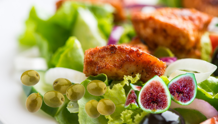 Salada de frango com figo - Blog Alhocomalecrim