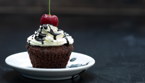Cupcake floresta negra - Blog Alhocomalecrim