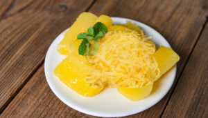 Mandioca com queijo e manteiga - Blog Alhocomalecrim