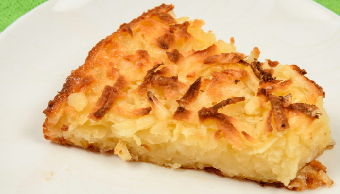 Bolo de aipim com coco cremoso