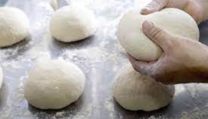Massa de pizza tradicional - Blog Alhocomalecrim
