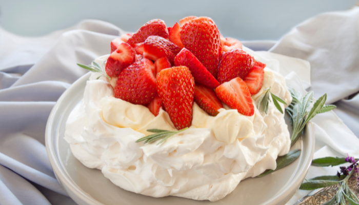 Pavlova de morango tradicional - Blog alhocomalecrim