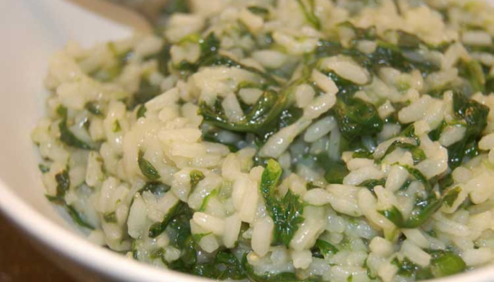 Arroz com Espinafre Refogado - Blog Alhocomalecrim