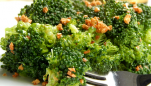 Brócolis com alho e óleo - Blog Alhocomalecrim