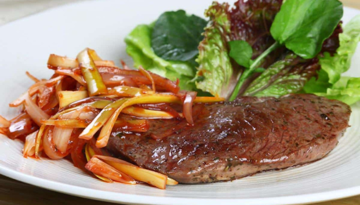 Bife acebolado e alho poro - Blog Alhocomalecrim.com