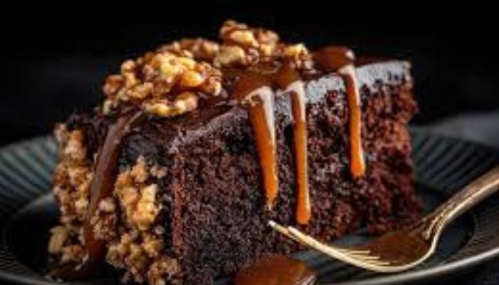 Bolo de Chocolate com Nozes e Caramelo Salgado - Blog Alhocomalecrim.com