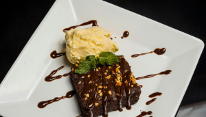 Brownie com Sorvete de Creme - Blog Alhocomalecrim.com