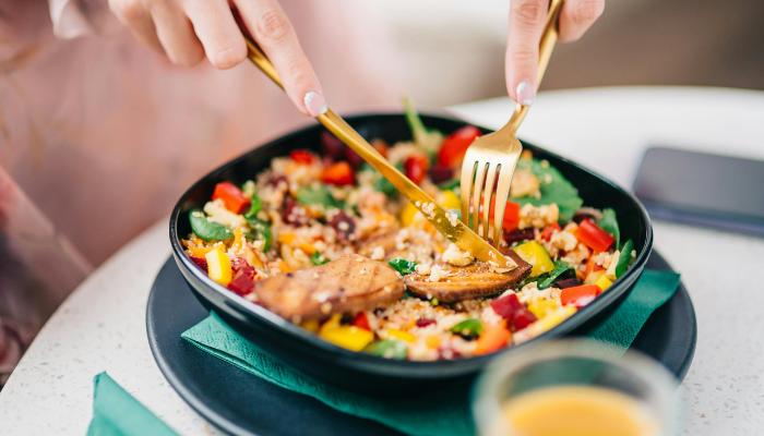 Salada de Quinoa com Laranja - Blog Alhocomalecrim.com
