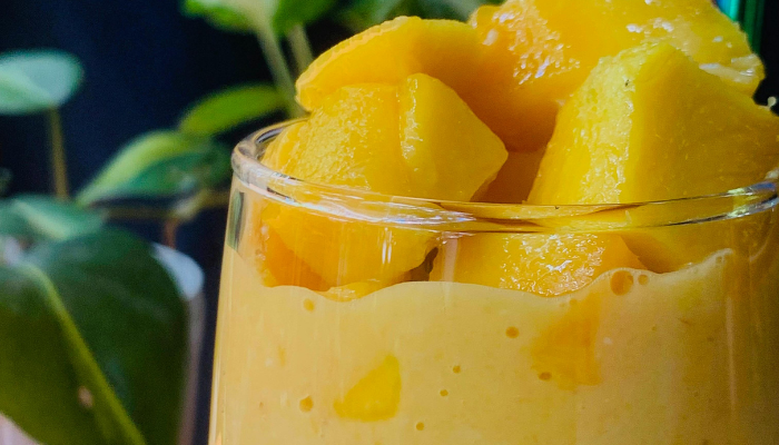 Smoothie de Manga Cremoso - Blog Alhocomalecrim.com