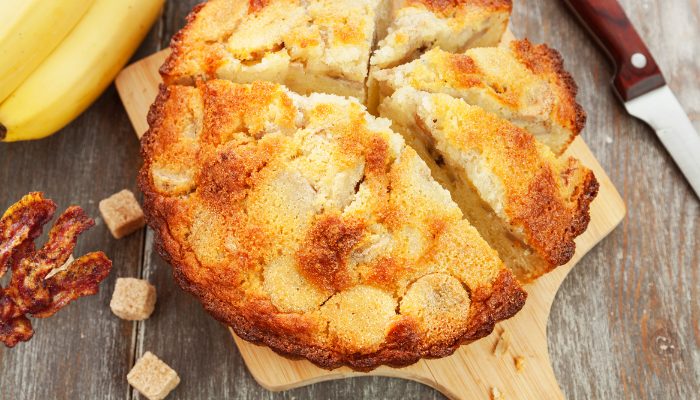 Bolo de fubá com bacon - Blog Alhocomalecrim