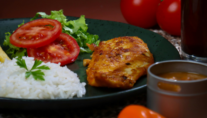 Frango ao sugo de tomate - Blog Alhocomalecrim