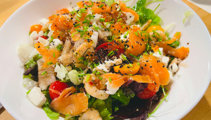 Salada de frango com uvas - Blog Alhocomalecrim