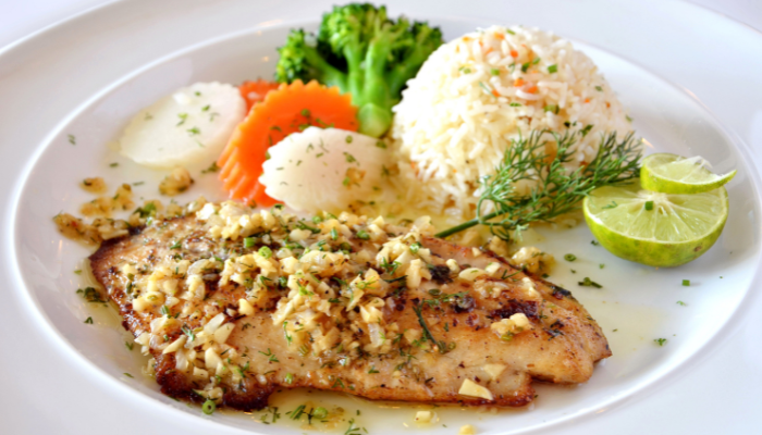 Arroz com Peixe e Legumes - Blog Alhocomalecrim