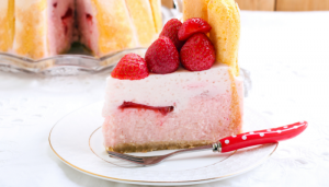Bolo de Iogurte com Morango - Blog Alhocomalecrim