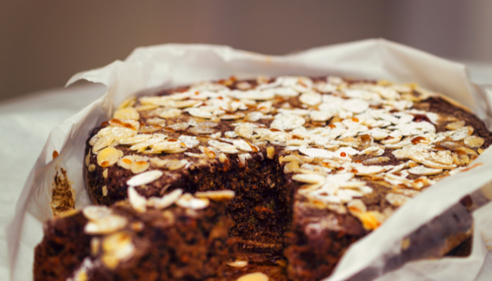 Bolo de chocolate com amêndoas - Blog Alhocomalecrim