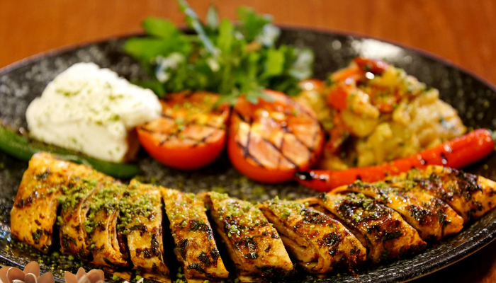 Frango Grelhado com Tomate - Blog Alhocomalecrim