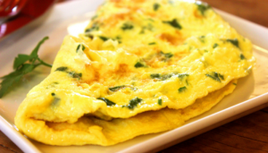 Omelete de Queijo e Ervas - Blog Alhocomalecrim