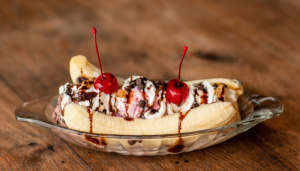 Banana Split com Cereja - Blog Alhocomalecrim