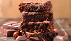 Brownie de Chocolate e Avelãs - Blog Alhocomalecrim