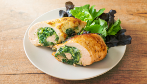 Frango com Espinafre e Queijo - Blog Alhocomalecrim