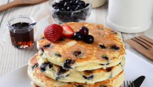 Panqueca de Mirtilo - Blog Alhocomalecrim