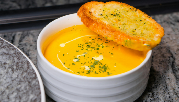 Sopa de Cenoura Cremosa - Blog Alhocomalecrim