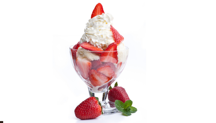 Taça de Morangos com Chantilly - Blog Alhocomalecrim