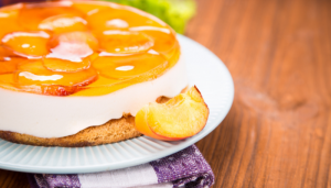 Torta gelada com pêssego - Blog Alhocomalecrim