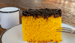 Bolo de Cenoura com Coco Ralado - Blog Alhocomalecrim