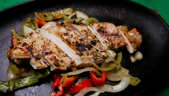 Frango com Pimentão e Cebola - Blog Alhocomalecrim