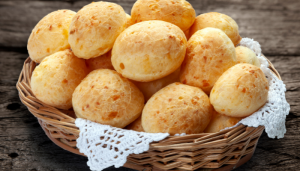 Pão de Queijo com Bacon - Blog Alhocomalecrim