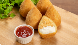 Coxinha de Frango com Catupiry - Blog Alhocomalecrim