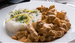 Strogonoff de Carne Rápido com Creme de Leite - Blog Alhocomalecrim.com