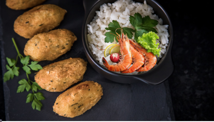 Bolinho de Arroz com Camarão - Blog Alhocomalecrim.com