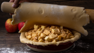Torta de Maçã Recheada - Blog Alhocomalecrim.com