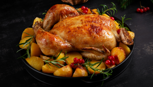Frango Assado com Batatas e Rosmarino - Blog Alhocomalecrim.com