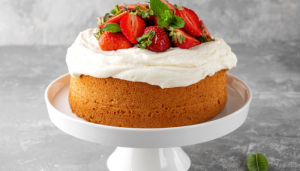 Bolo de Morango com Chantilly de Baunilha - Blog Alhocomalecrim.com