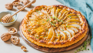 Torta de Pera Caramelizada com Nozes - Blog Alhocomalecrim.com