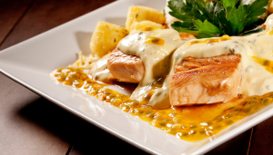 Filé de Frango ao Molho de Maracujá - Blog Alhocomalecrim.com